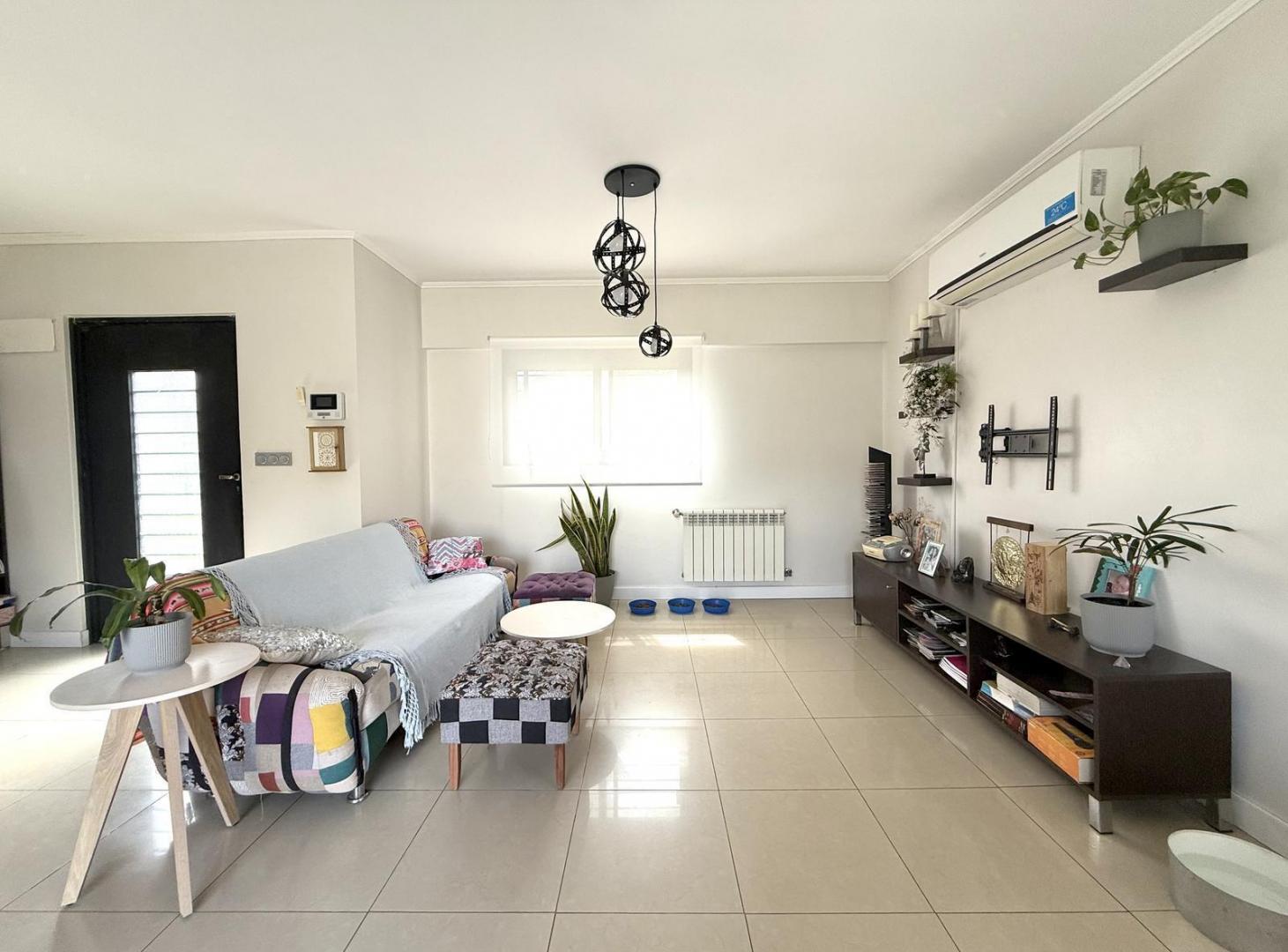 Foto de VENTA - CASA 3 DORMITORIOS CON PILETA - FUNES, imagen 3