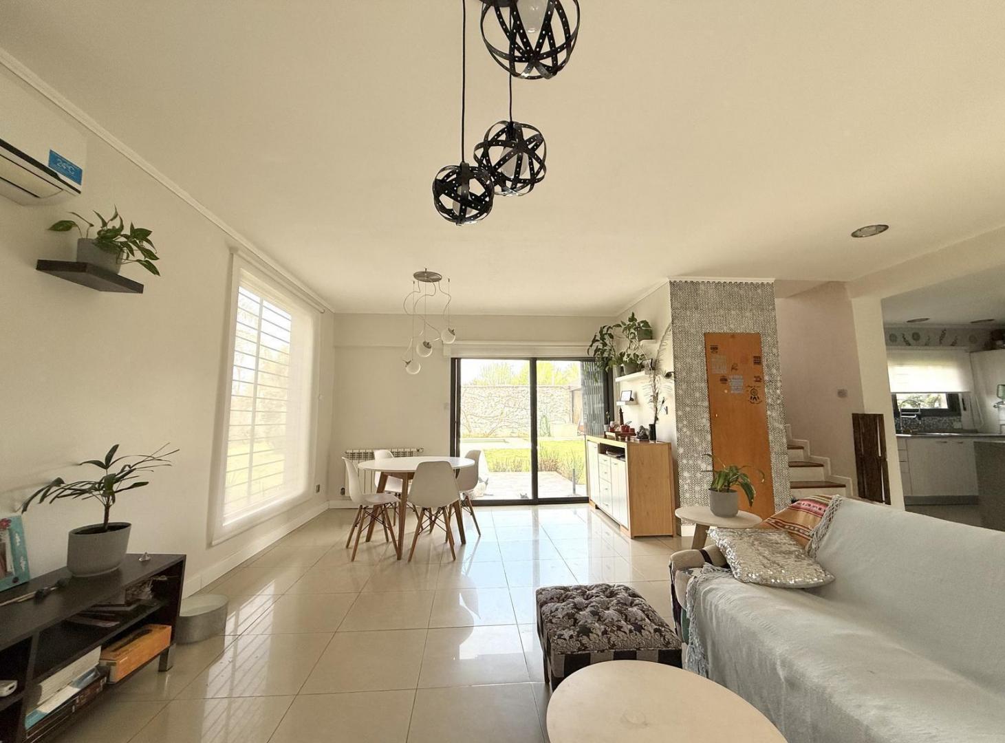 Foto de VENTA - CASA 3 DORMITORIOS CON PILETA - FUNES, imagen 1