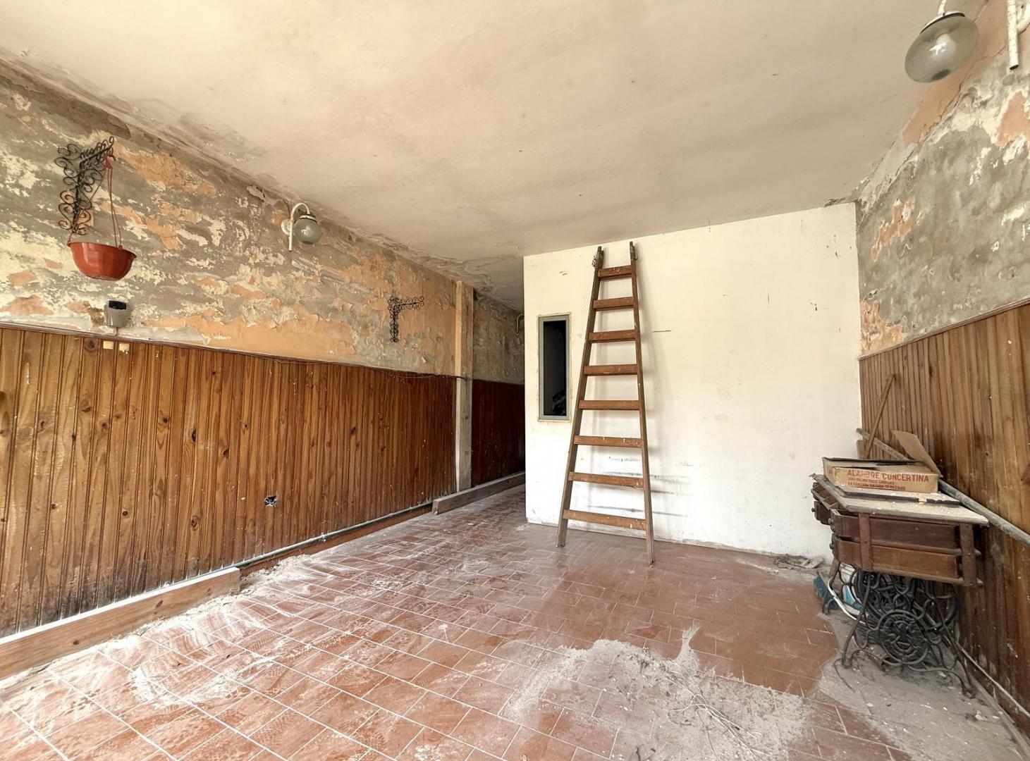 Foto de VENTA - CASA A REFACCIONAR - ALBERDI, imagen 3