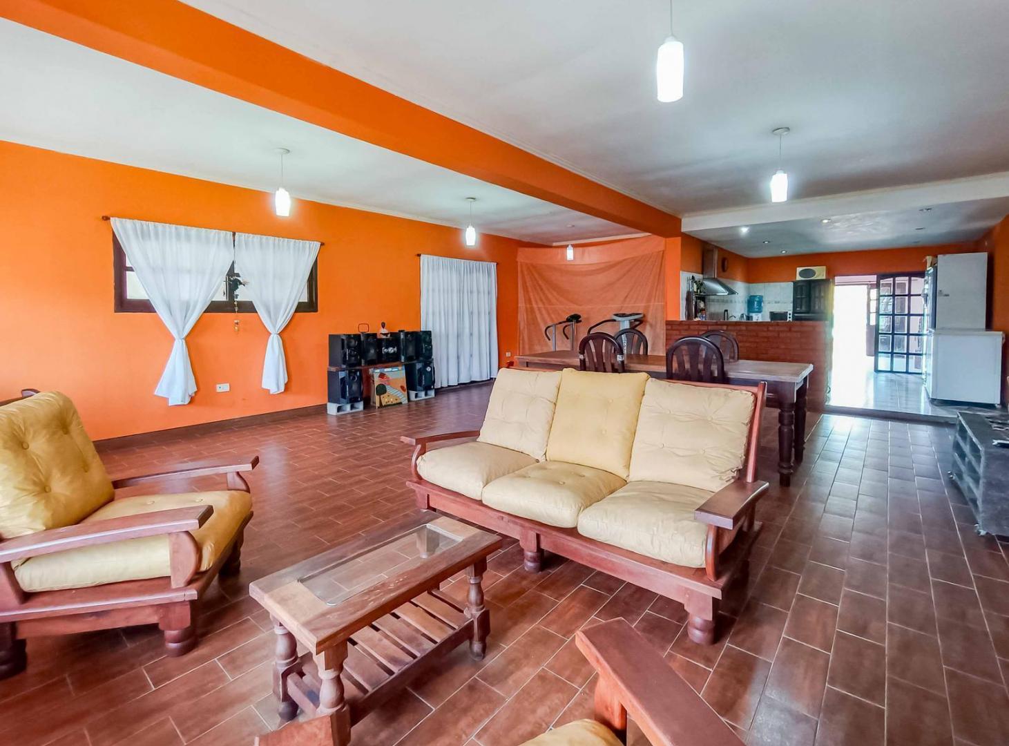 Foto de VENTA/PERMUTA - CASA 3 DORMITORIOS CON PILETA Y COCHERA - Luis, imagen 1