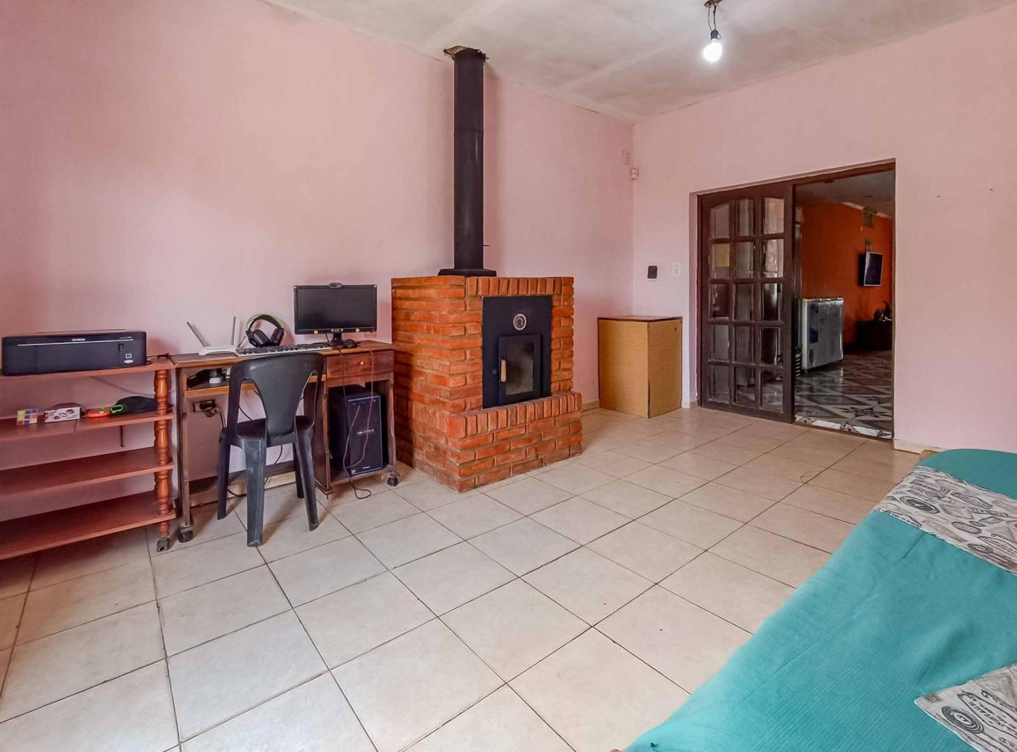 Foto de VENTA/PERMUTA - CASA 3 DORMITORIOS CON PILETA Y COCHERA - Luis, imagen 3