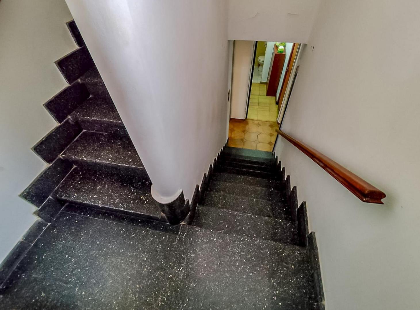 Foto de VENTA | PERMUTA - CASA 2 DORMITORIOS CON COCHERA - BARRIO BELGRANO, imagen 4