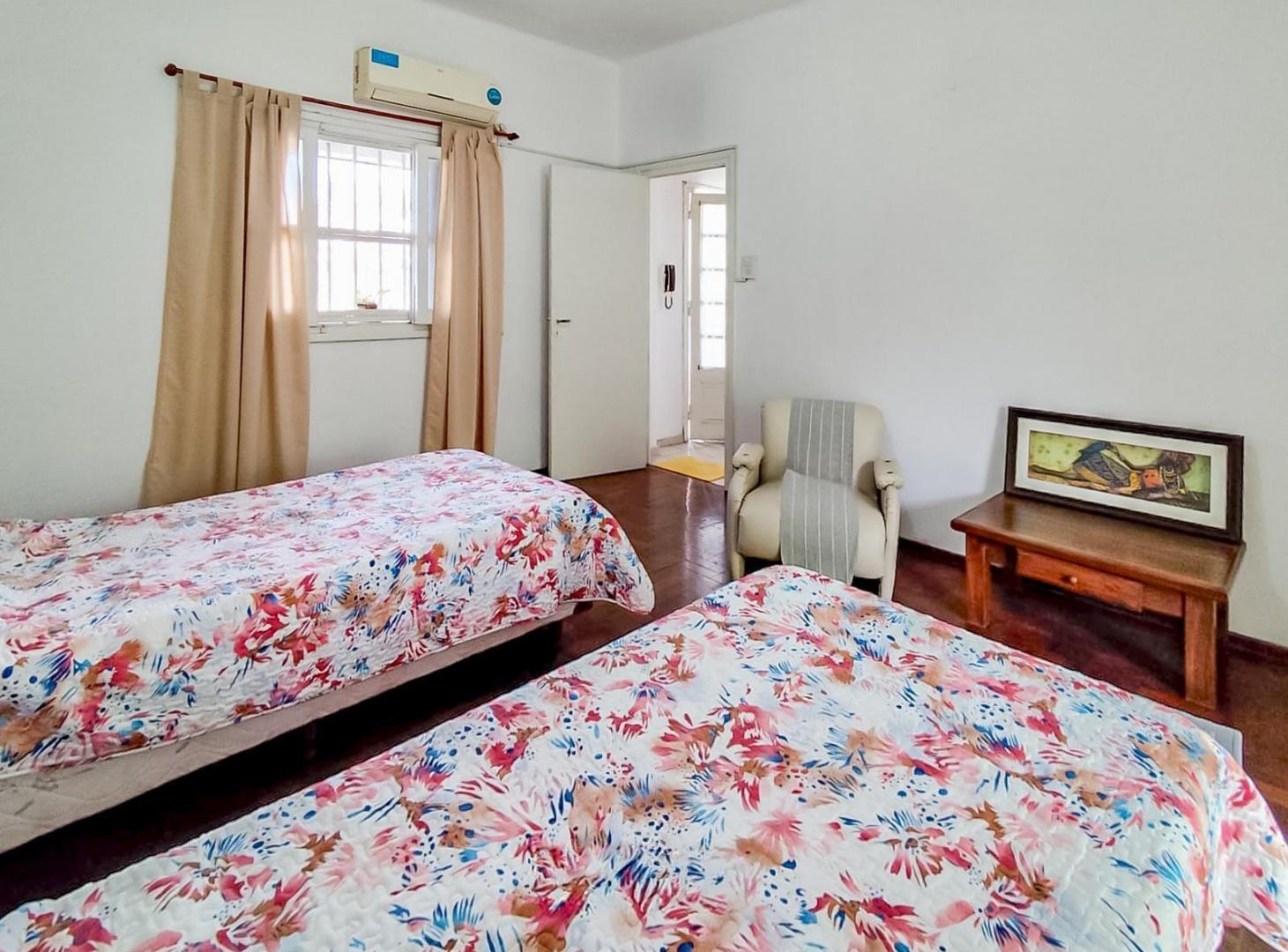 Foto de VENTA | PERMUTA - CASA 2 DORMITORIOS CON COCHERA - BARRIO BELGRANO, imagen 3