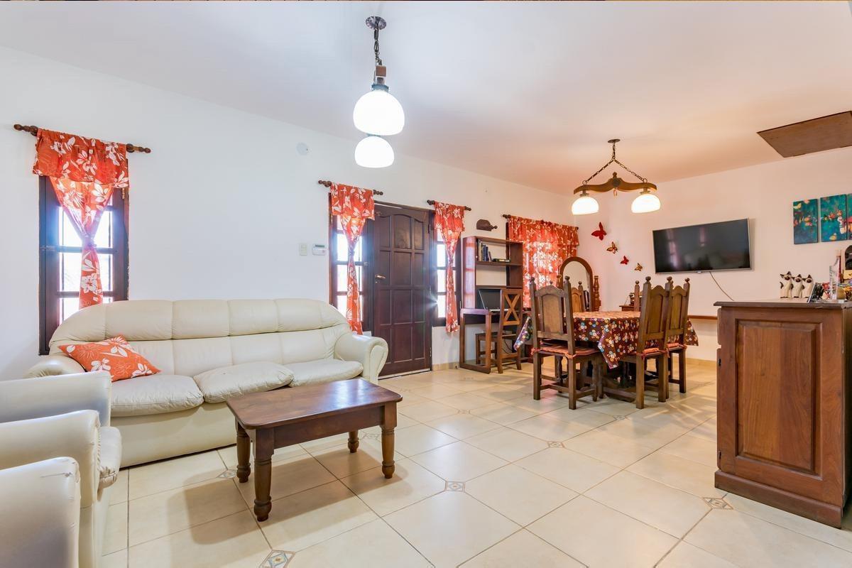 Foto de VENTA | PERMUTA - CASA DE 2 DORMITORIOS CON GALERIA, JARDIN Y PILETA, imagen 5
