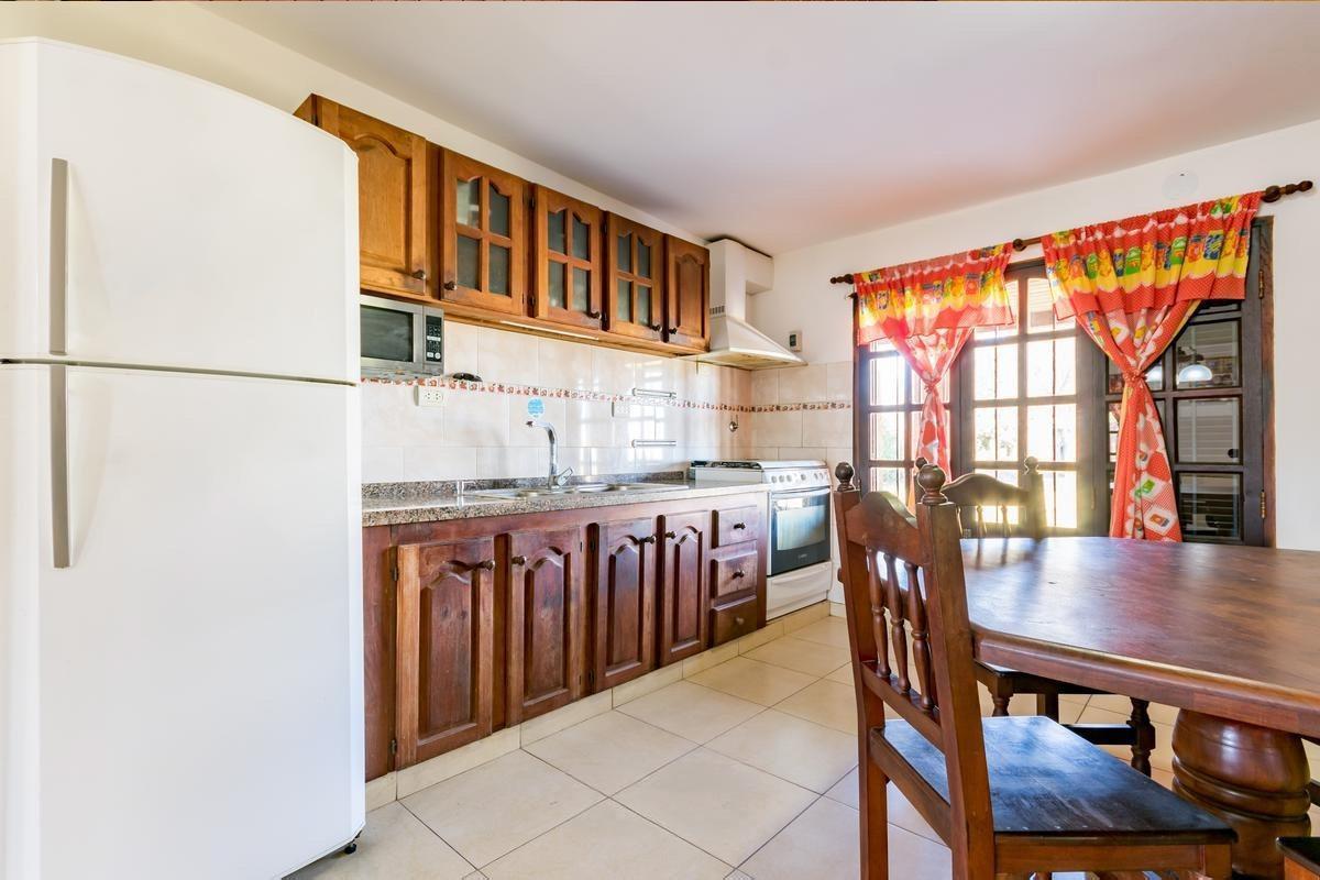 Foto de VENTA | PERMUTA - CASA DE 2 DORMITORIOS CON GALERIA, JARDIN Y PILETA, imagen 3