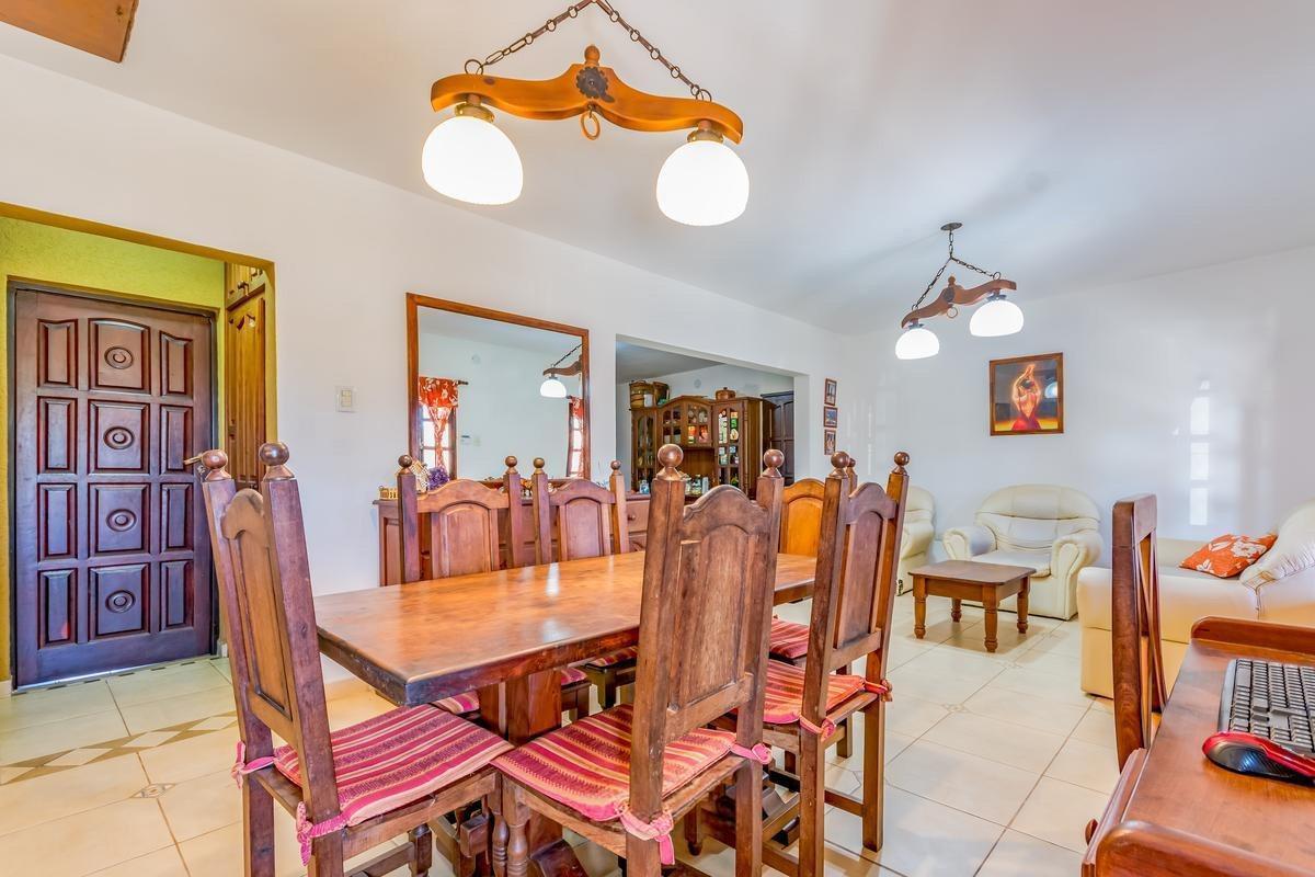 Foto de VENTA | PERMUTA - CASA DE 2 DORMITORIOS CON GALERIA, JARDIN Y PILETA, imagen 2