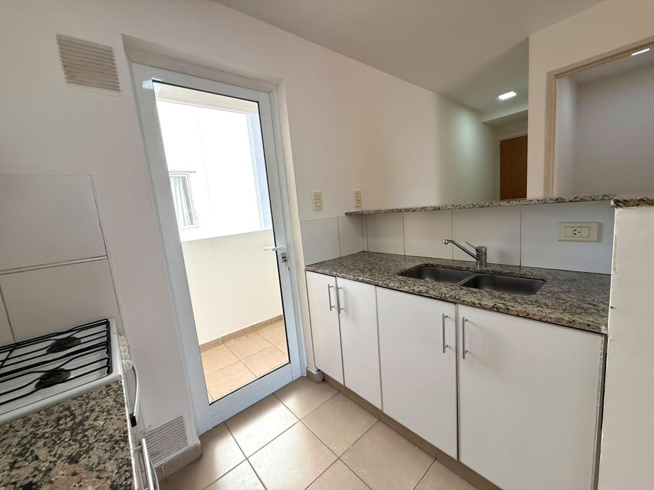 Foto de ALQUILER - DEPARTAMENTO UN DORMITORIO CON BALCÓN - ARROYITO, imagen 2