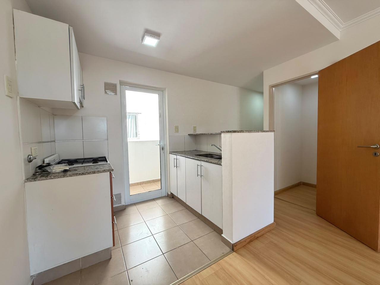 Foto de ALQUILER - DEPARTAMENTO UN DORMITORIO CON BALCÓN - ARROYITO, imagen 4