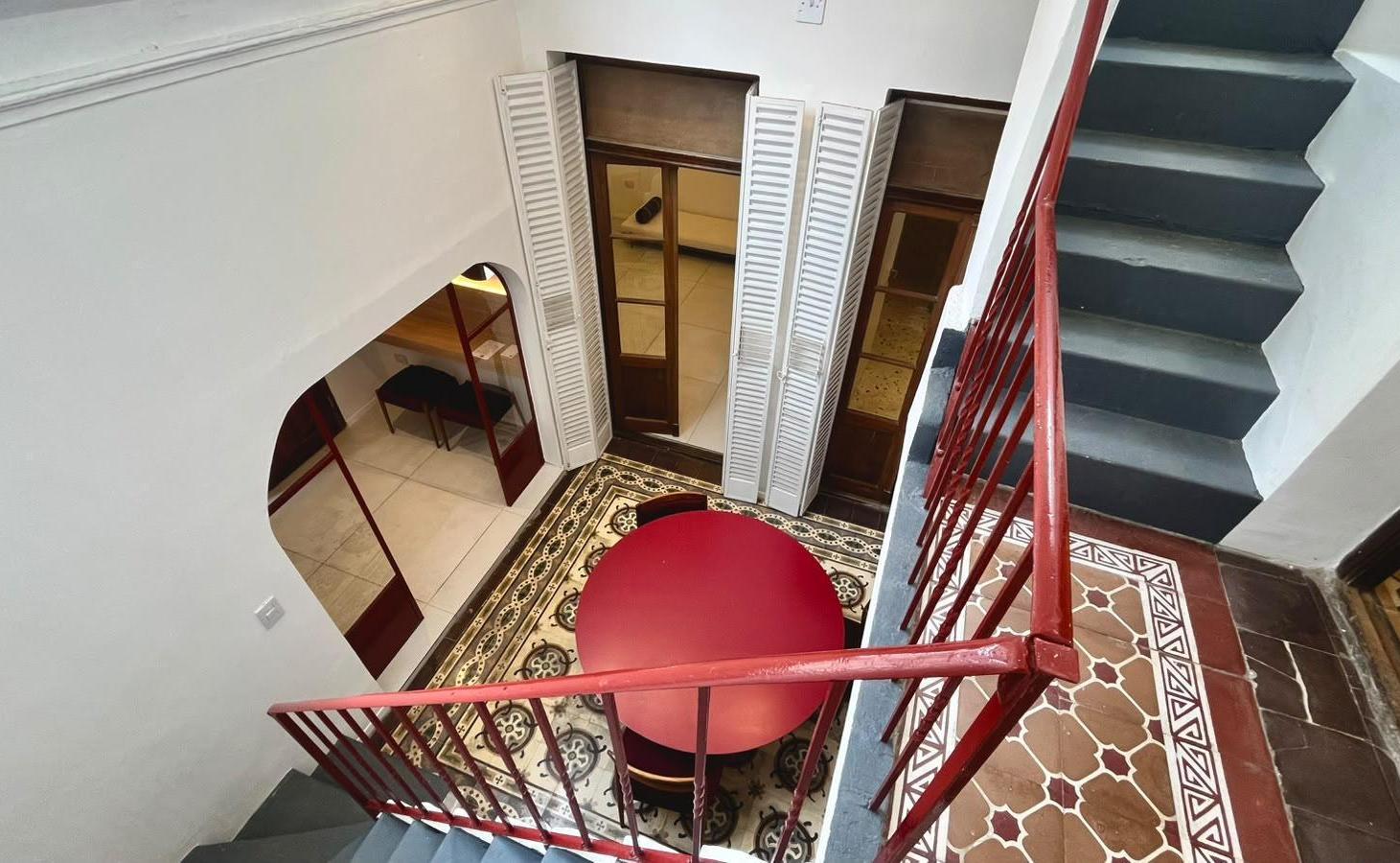 Foto de EN VENTA - CASA DE PASILLO DE DOS DORMITORIOS CON AMENITIES- ABASTO, imagen 2