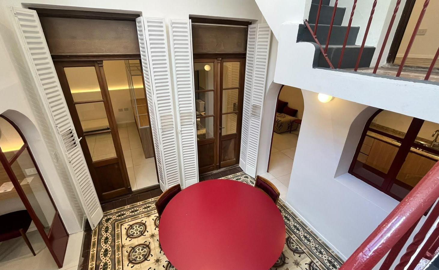 Foto de EN VENTA - CASA DE PASILLO DE DOS DORMITORIOS CON AMENITIES- ABASTO, imagen 1