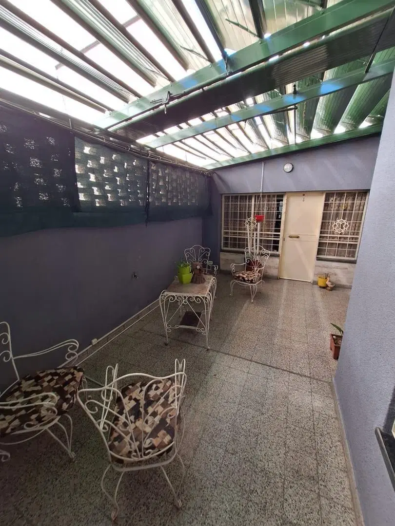 Oportunidad Casa en venta, cochera y Local 3