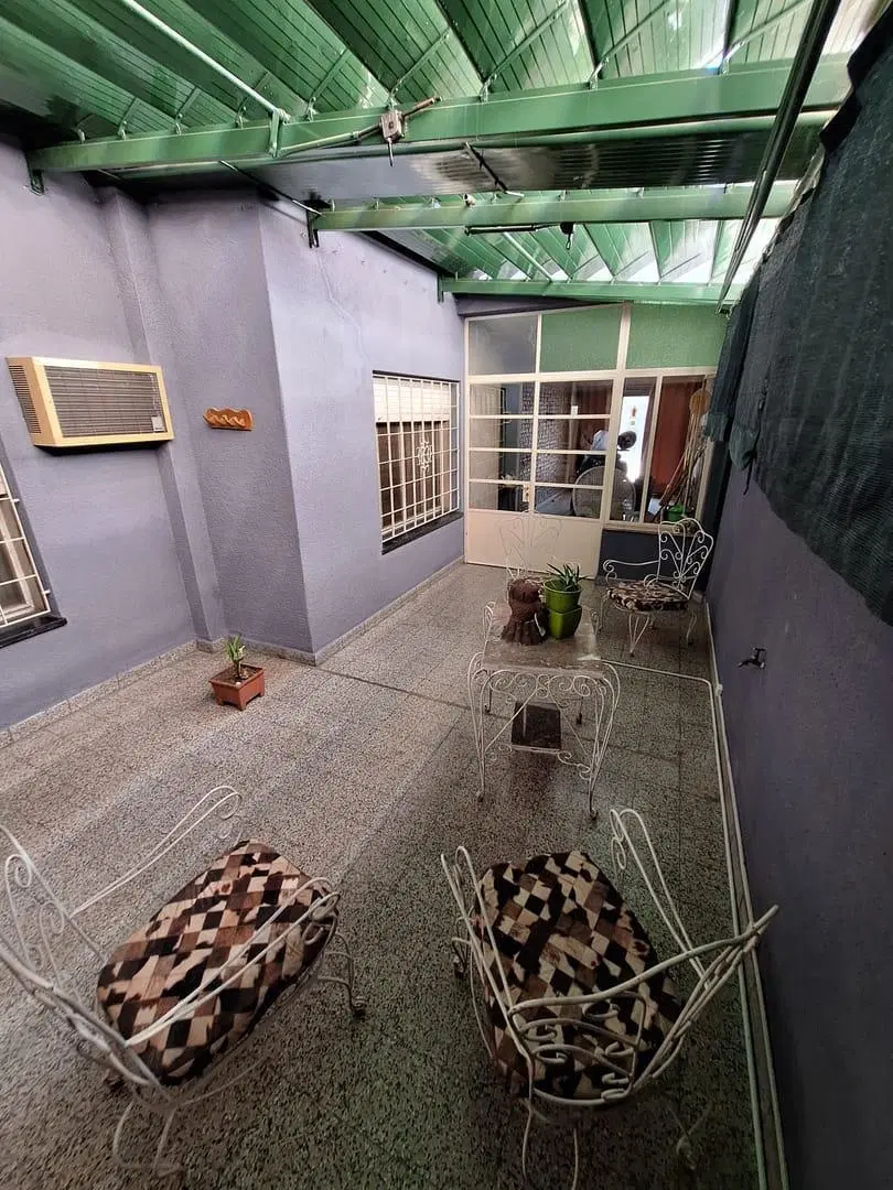 Oportunidad Casa en venta, cochera y Local 2
