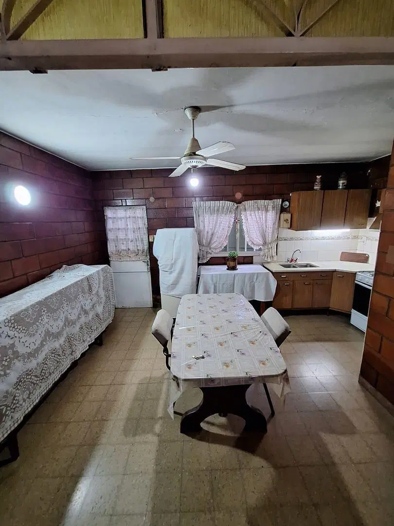 Oportunidad Casa en venta, cochera y Local 5