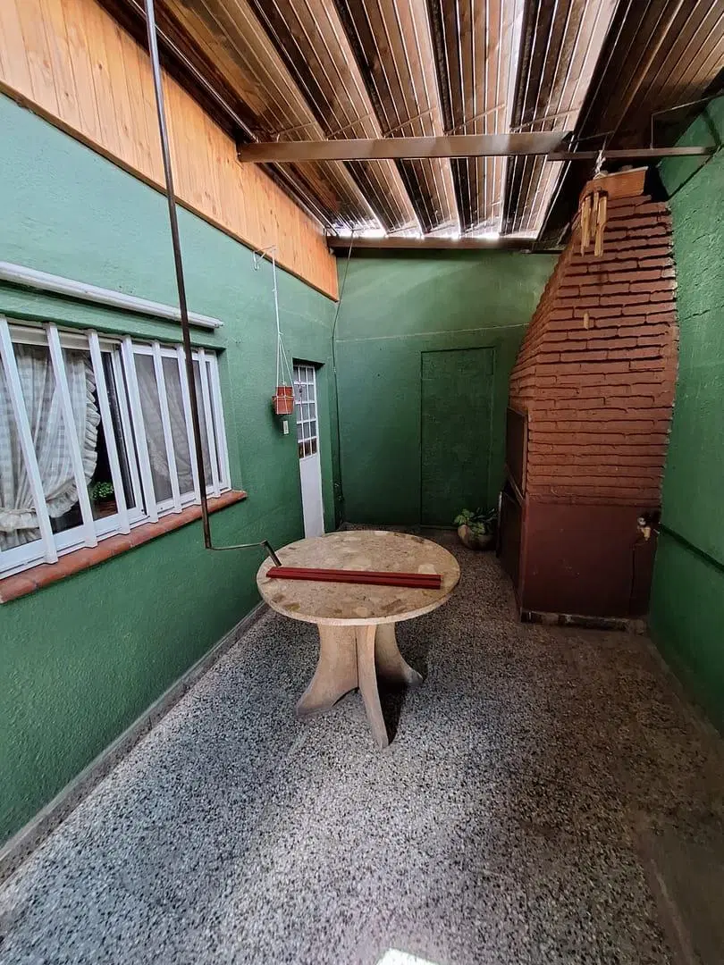 Oportunidad Casa en venta, cochera y Local 4