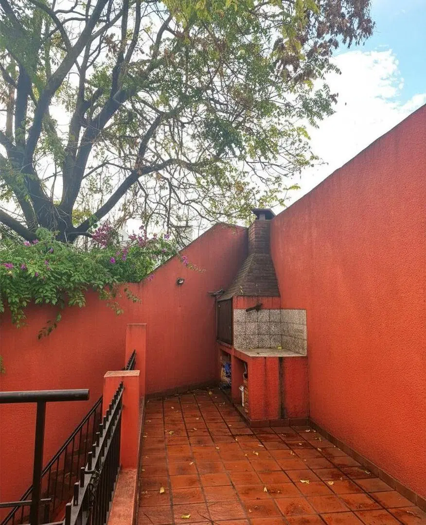 Venta de PH con gran potencial de 4 ambientes en Barracas 4