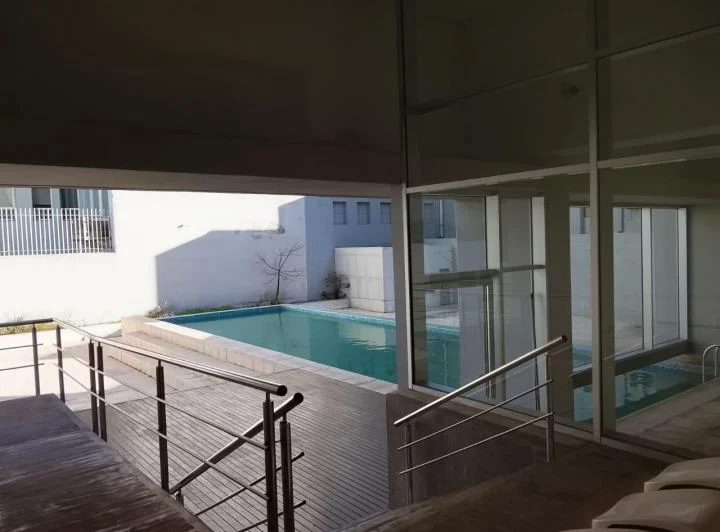 Alquiler monoambiente Puerto Madero con balcón y amenities 4