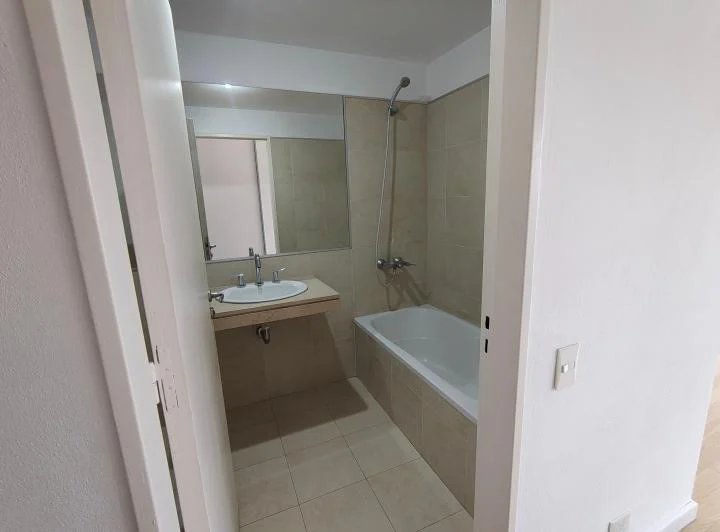 Alquiler monoambiente Puerto Madero con balcón y amenities 5