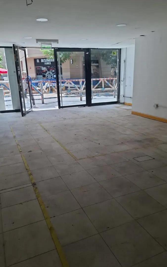 Foto de Alquiler Local comercial en Flores, imagen 1