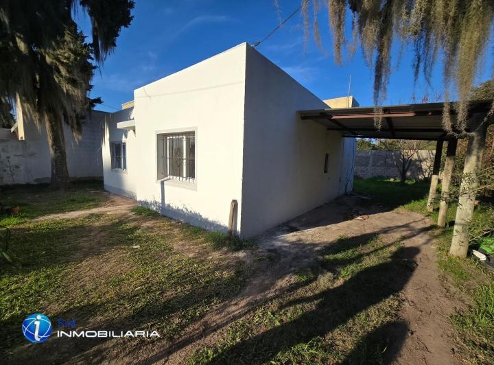 Casa grande con cochera y patio en Urquiza al Oeste 2