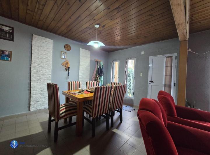 CASA + DEPARTAMENTO EN EQUINA, Gualeguaychu. 2