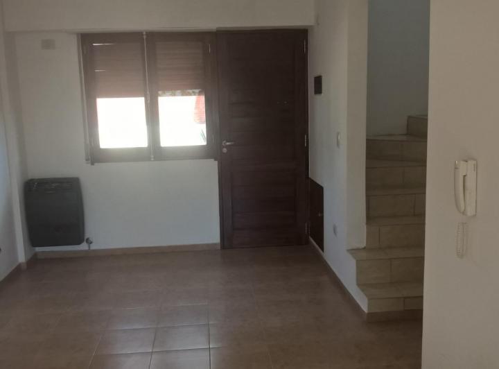 Venta de Duplex de 2 dormitorios cerca de Plaza Malvinas 4