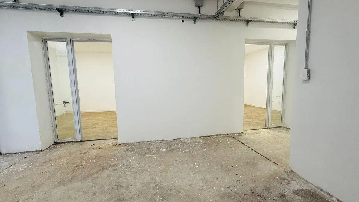 ALQUILER DEPOSITO CON OFICINAS EN TRES CRUCES 2