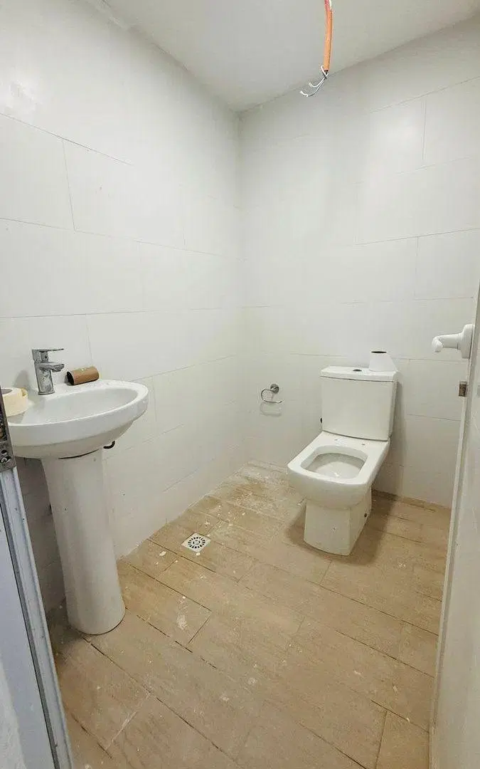 ALQUILER DEPOSITO CON OFICINAS EN TRES CRUCES 5