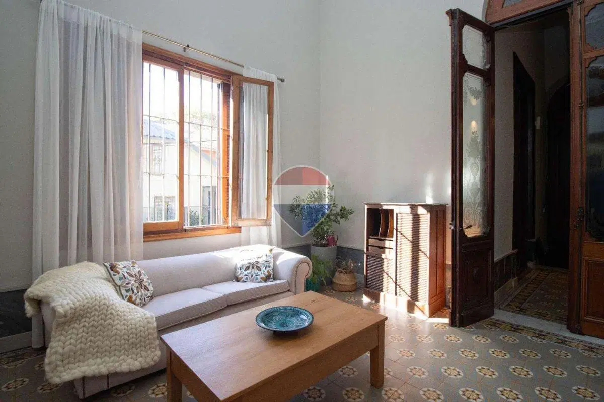 VENTA DE CASA MAS APTO POCITOS RECICLADA 2