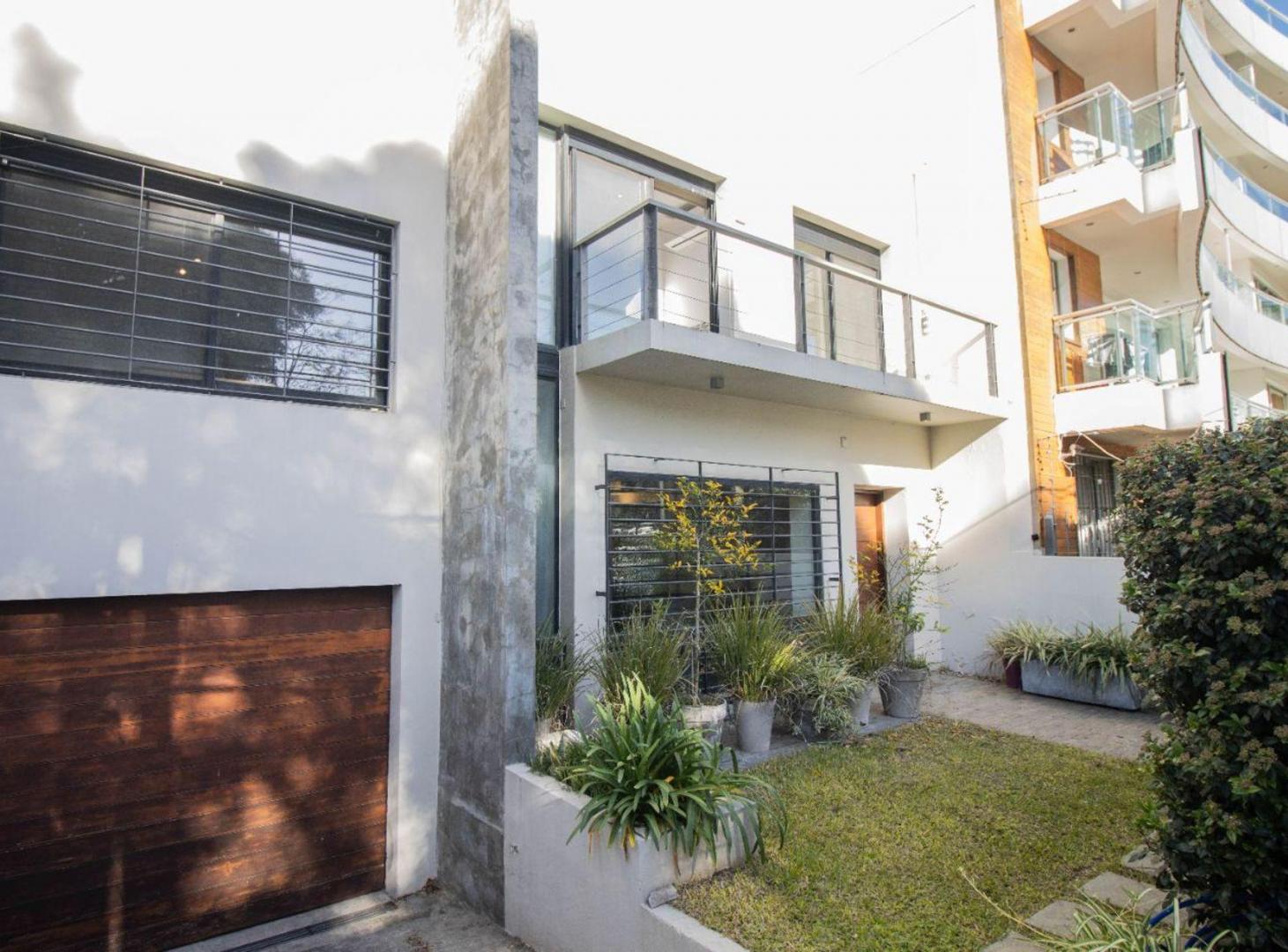 Foto de Alquiler. Casa de 4 dormitorios en Puerto de Buceo, imagen 2