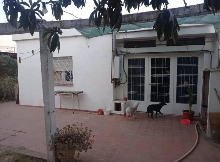 VENDO CASA 3 DORM 143M2 CUB - 330 TER M2 - B° J. NEWBERY - BANCOR -U$S 75.000 5
