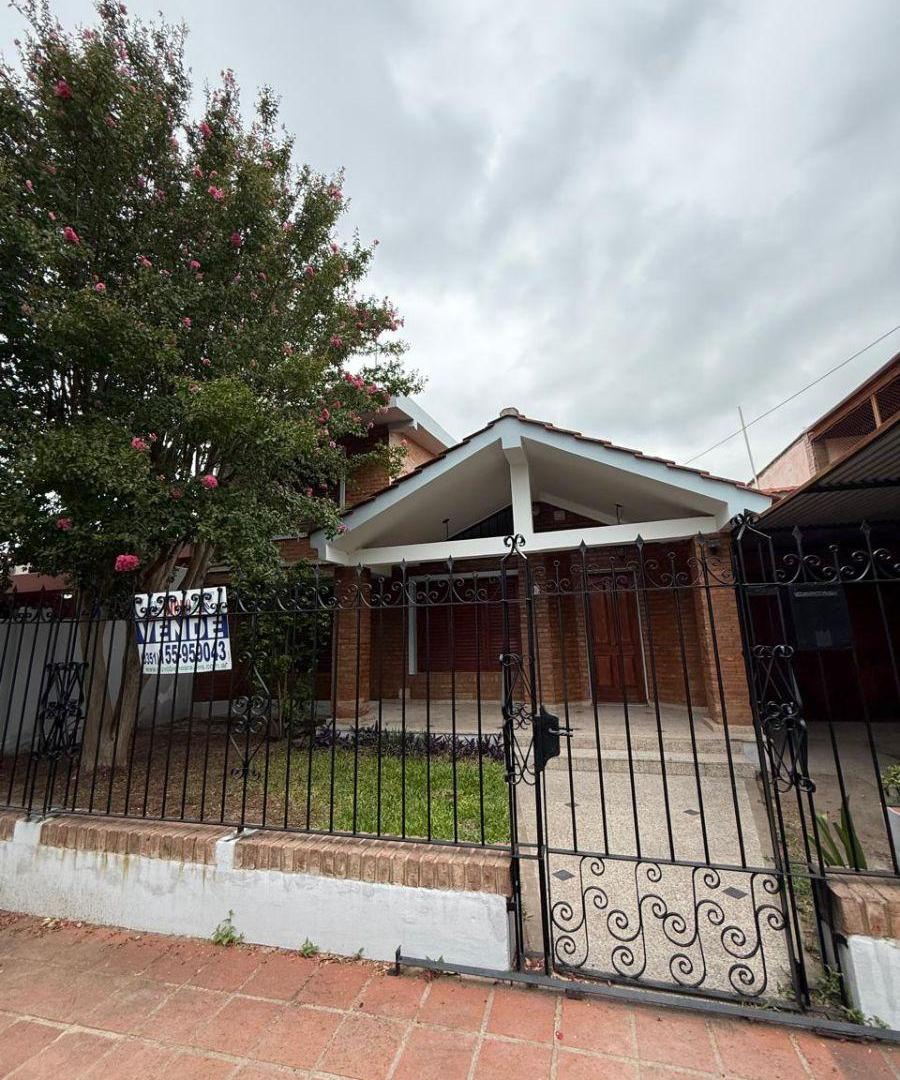 CASA EN VENTA EN B° RIVERA INDARTE, EXCELENTE UBICACION!
