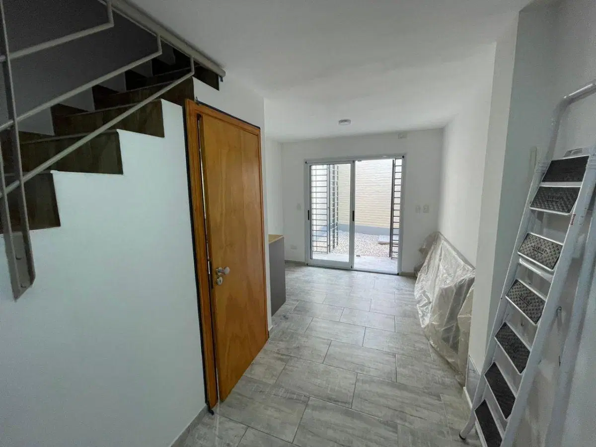 Departamento de 3 ambientes con cochera en Ezpeleta 3