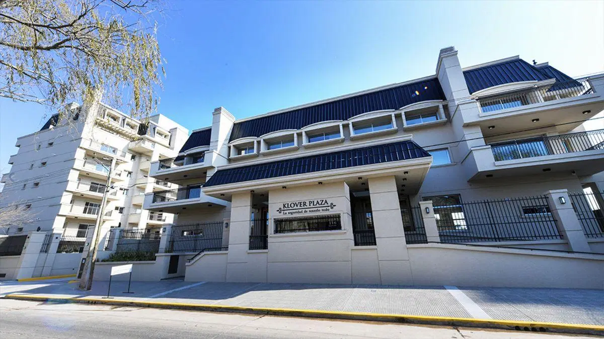 Departamento de 2 ambientes con cochera en alquiler en el Complejo Klover Plaza 1