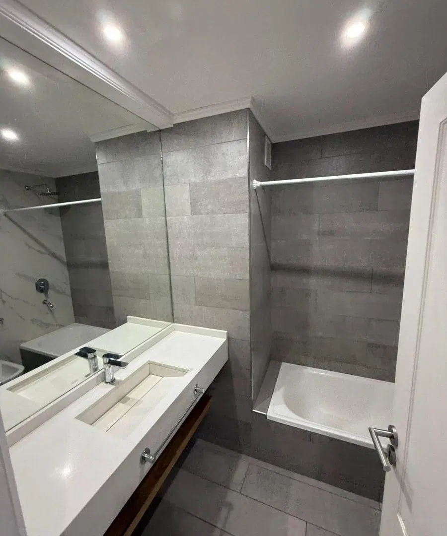 Departamento de 2 ambientes con cochera en alquiler en el Complejo Klover Plaza 8