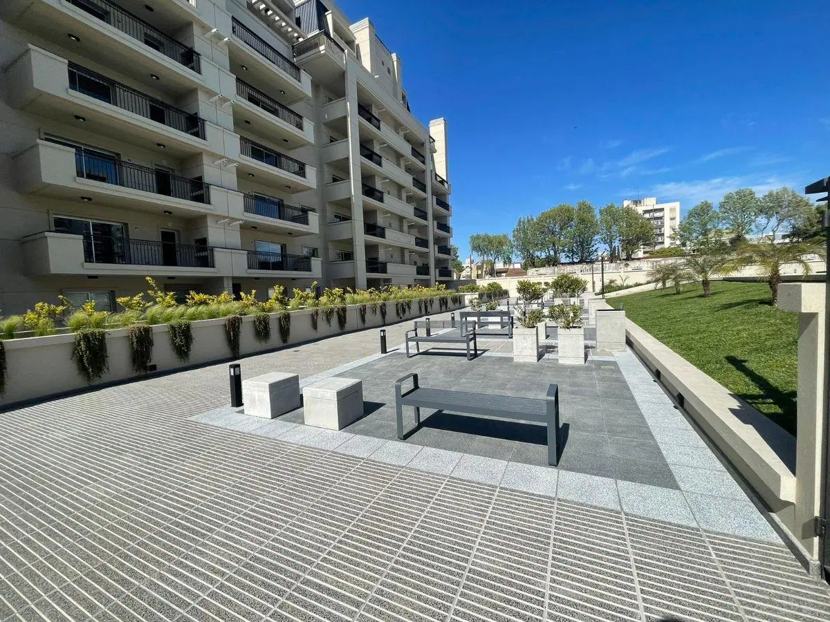 Departamento de 2 ambientes con cochera en alquiler en el Complejo Klover Plaza 5