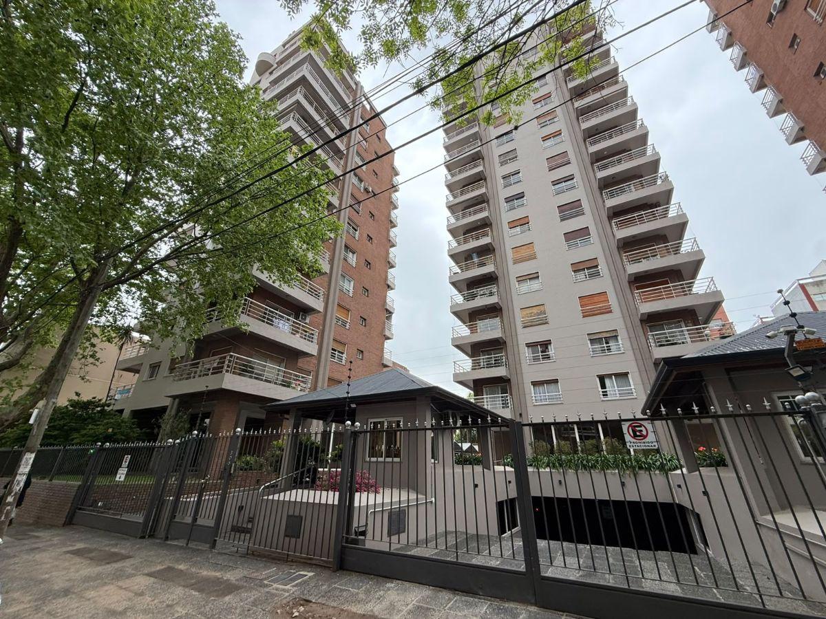 Foto de Departamento de 3 ambientes con cochera en las Torres de Brown, imagen 1