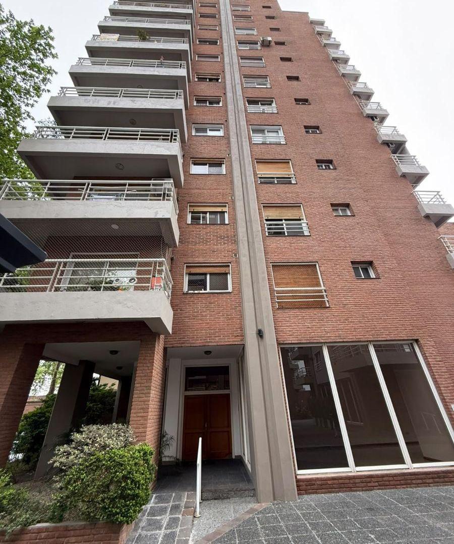 Foto de Departamento de 3 ambientes con cochera en las Torres de Brown, imagen 2