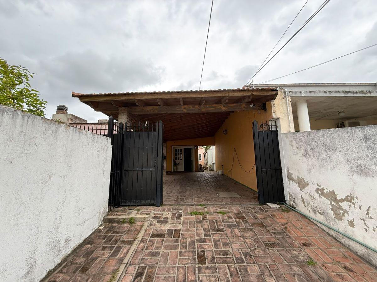 Foto de CASA EN ALQUILER EN QUILMES – AMPLIO TERRENO Y ESPACIOS VERDES, imagen 5