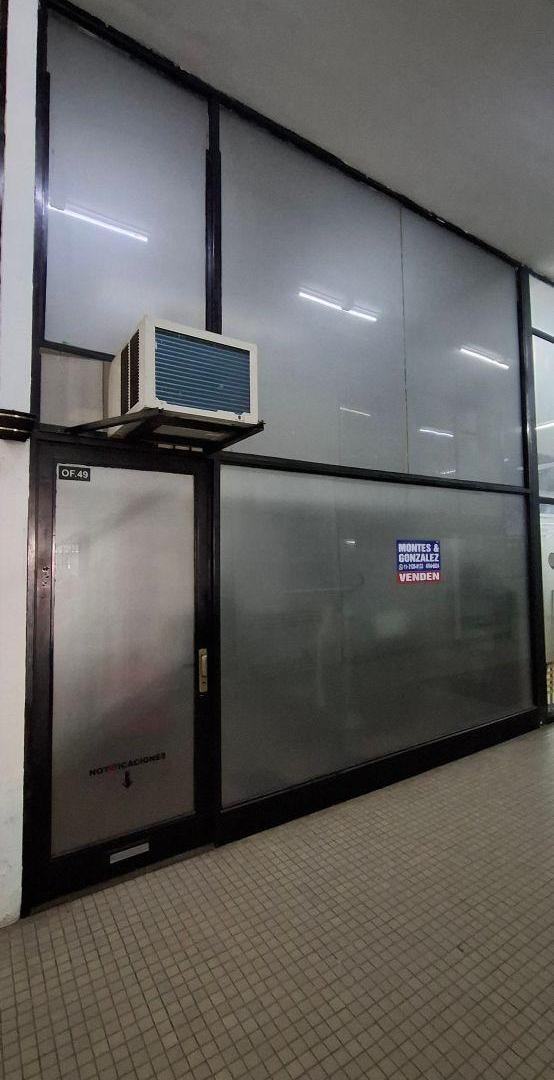 Foto de LOCAL COMERCIAL EN GALERIA SOBRE CENTRO COMERCIAL DE SAN ISIDRO, imagen 4