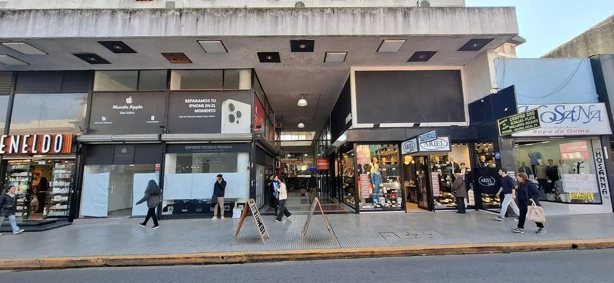 LOCAL COMERCIAL EN GALERIA SOBRE CENTRO COMERCIAL DE SAN ISIDRO 5