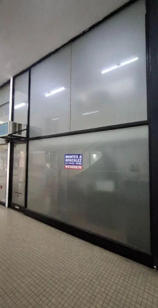 LOCAL COMERCIAL EN GALERIA SOBRE CENTRO COMERCIAL DE SAN ISIDRO 1