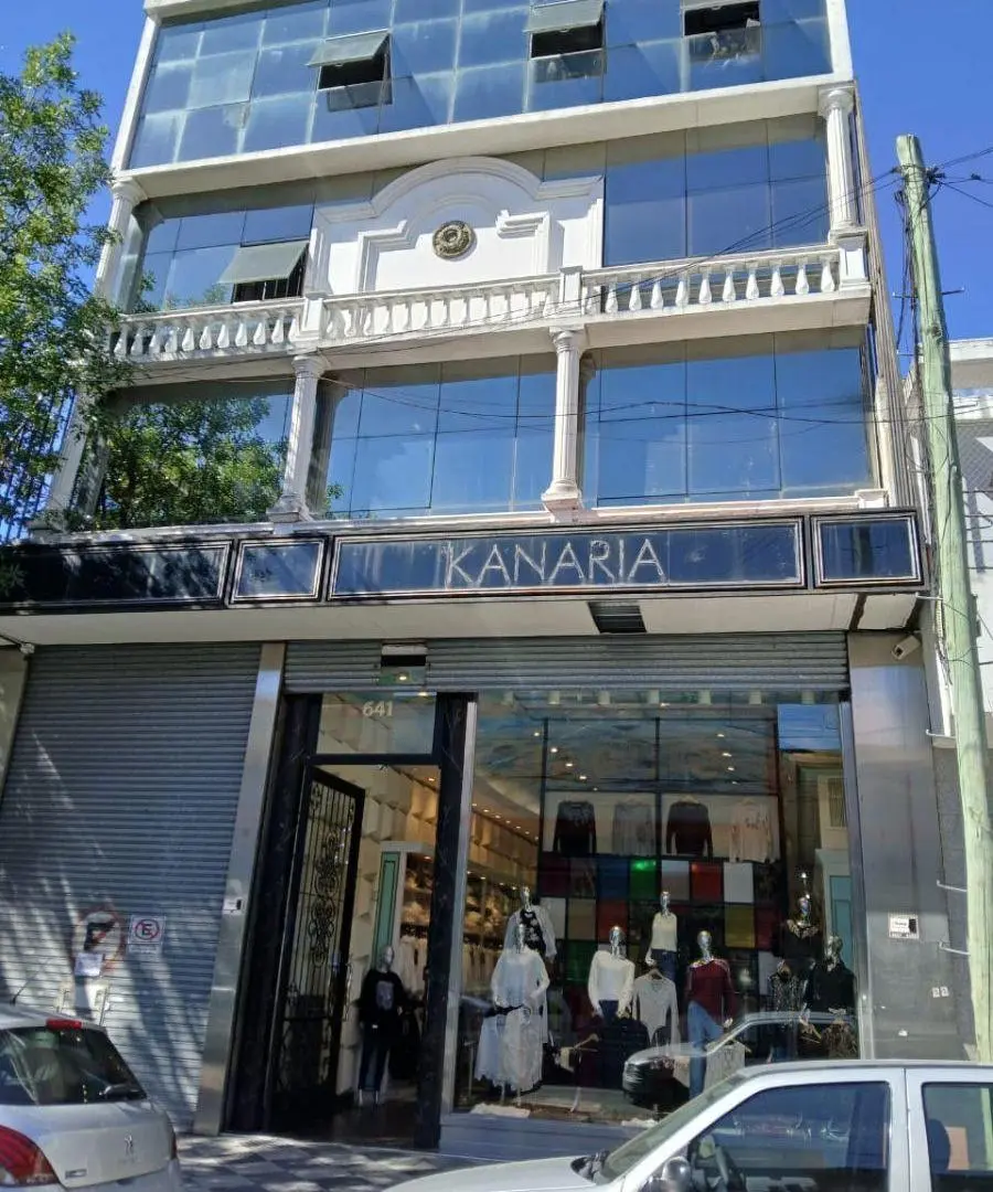EXCELENTE Local comercial premium de 1400 m² en alquiler en Flores 1