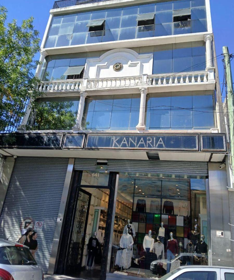 EXCELENTE Local comercial premium de 1400 m² en alquiler en Flores