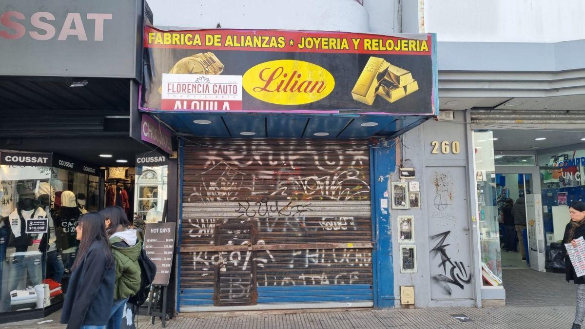 Foto de EXCELENTE LOCAL COMERCILA SOBRE PEATONAL RIVADAVIA., imagen 2