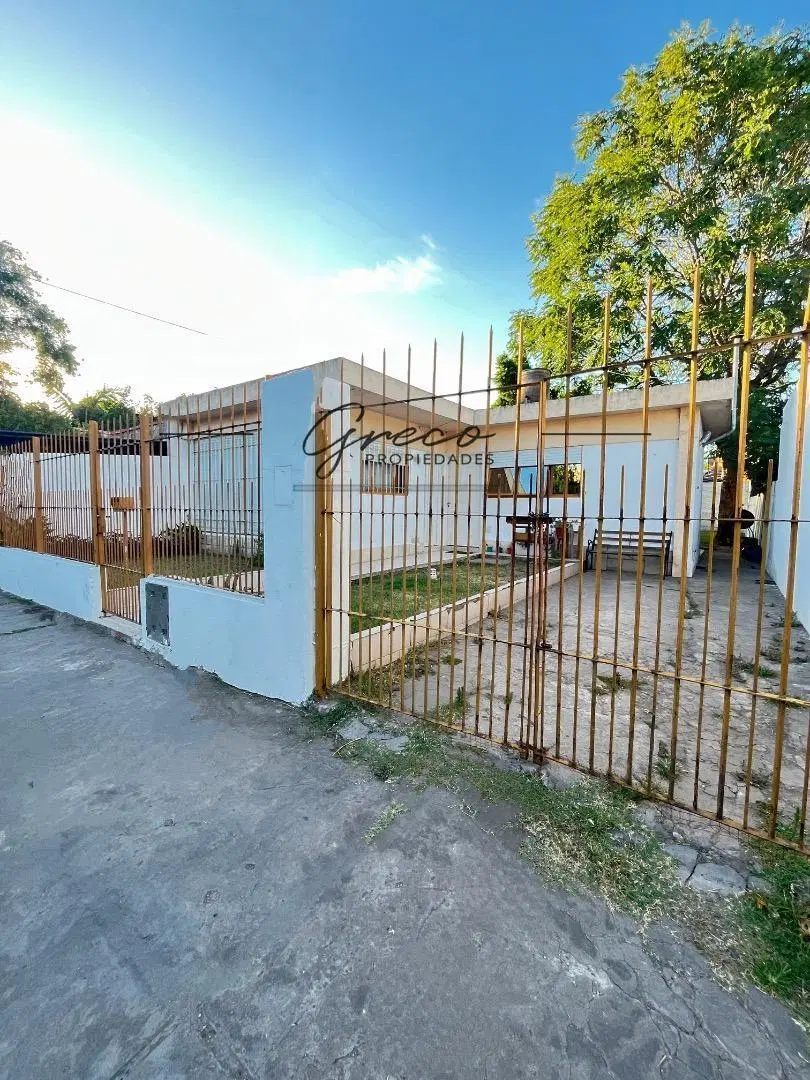 Casa a metros de la estación Claypole 2