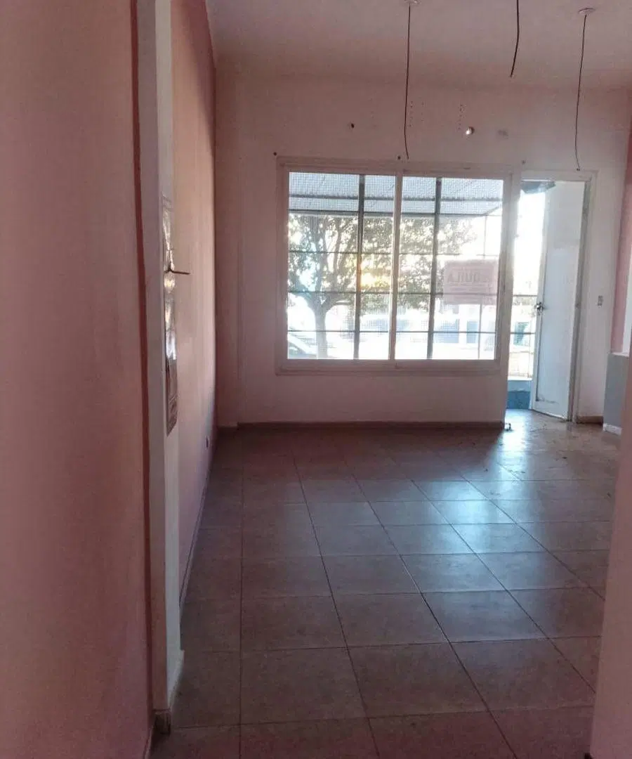 ALQUILER DE LOCAL COMERCIAL BARRIO JARDÍN. 2