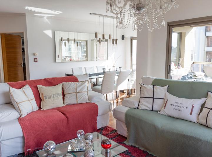 Piso alto en venta 4 ambientes con dependencia, dos cocheras y baulera 2