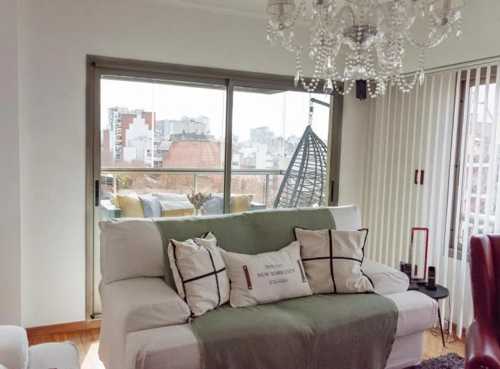 Piso alto en venta 4 ambientes con dependencia, dos cocheras y baulera 5