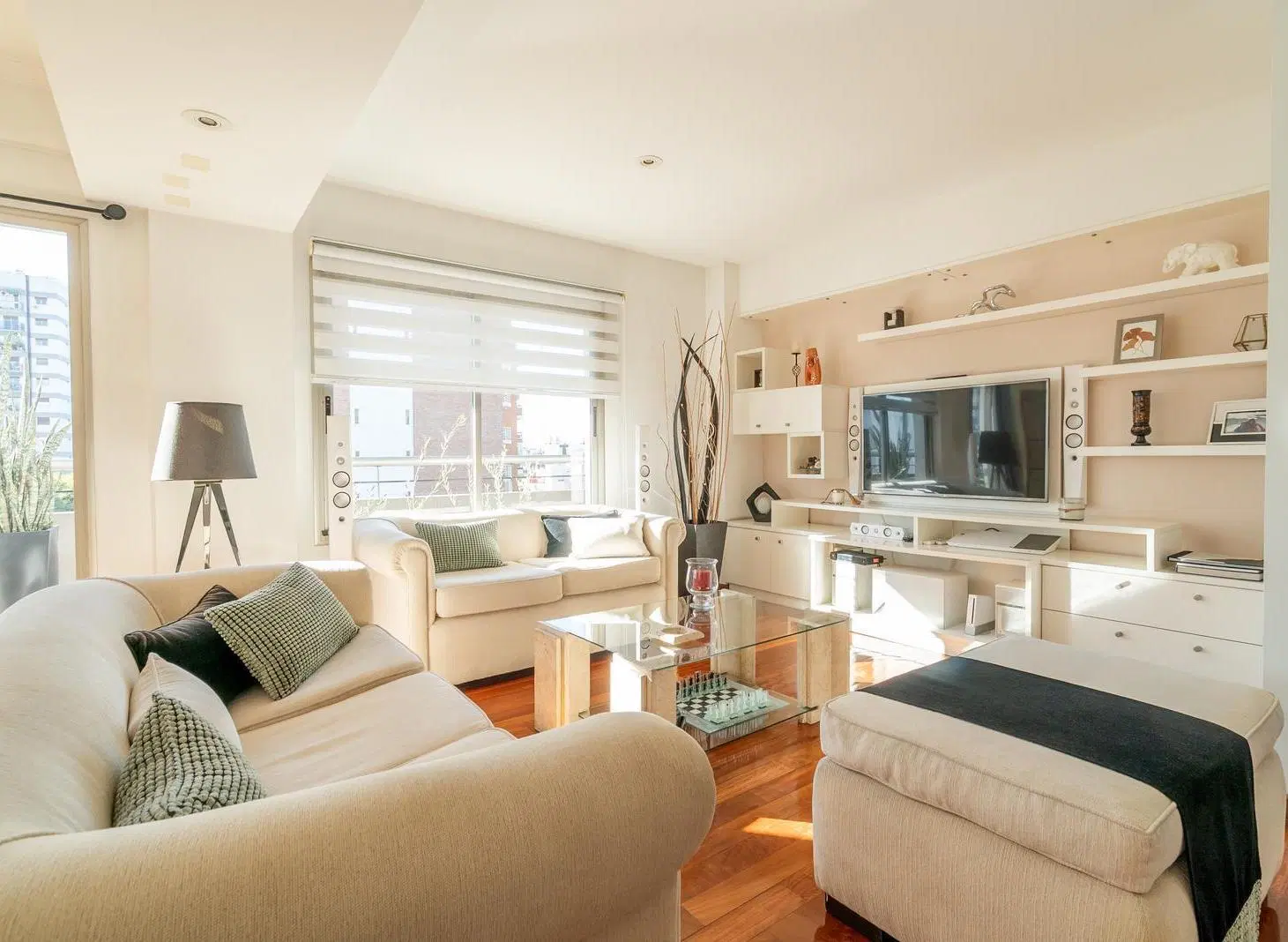 Piso alto en venta de 5 ambientes con amenities, baulera y cochera en Caballito 3