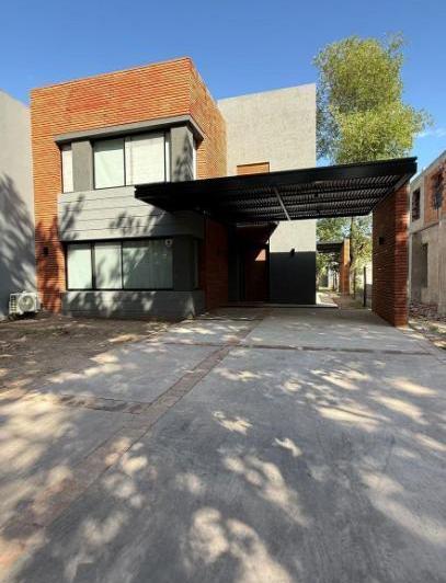 Casa en  Barrio Cerrado en Bella Vista 2